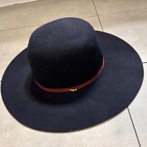 Ted Baker Stylish Black woman’s Wide-Brim Hat with burgundy Band and gold bow
